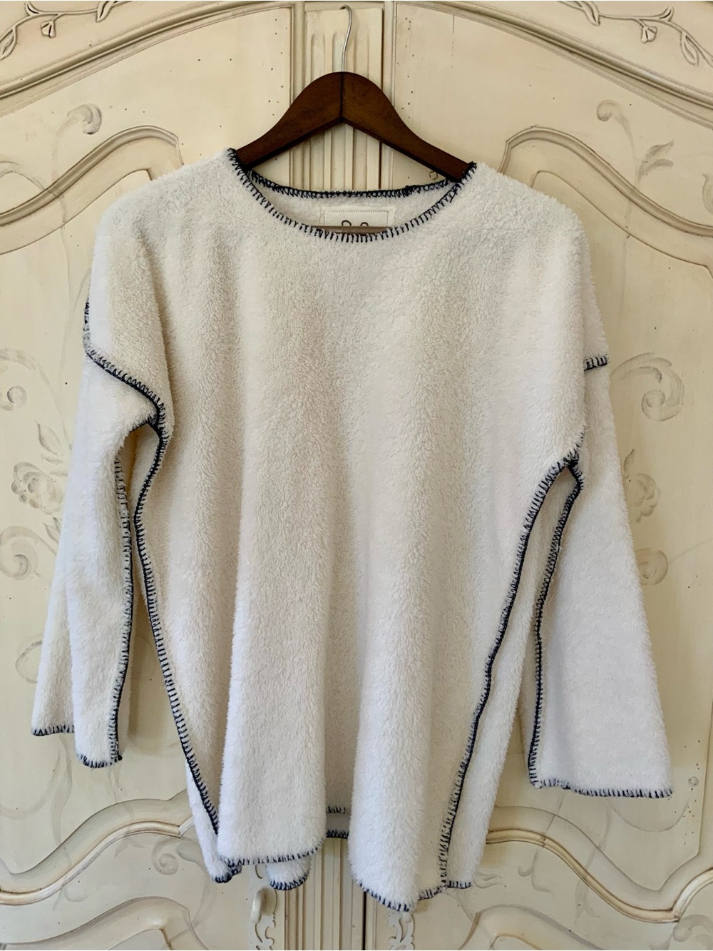 Johnny Was for Pete & Reta Soft Cream Sherpa Sweater with Black Stitching - Picture 3 of 7